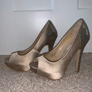 Gold Steve Madden Pumps